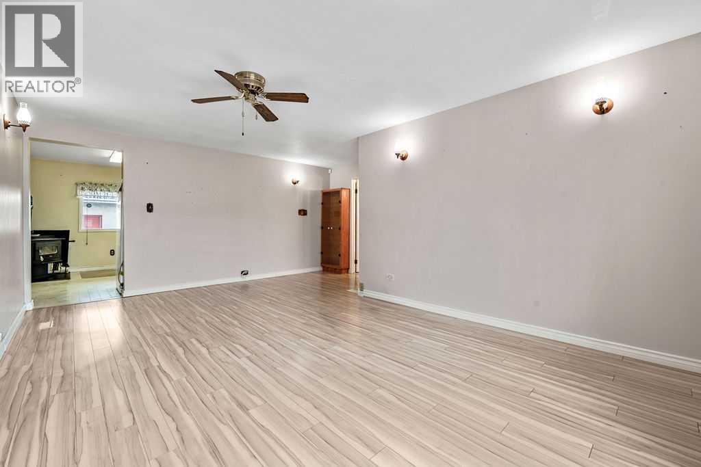 210 Edgar Avenue NW, Diamond Valley, Alberta  T0L 2A0 - Photo 4 - A2354584