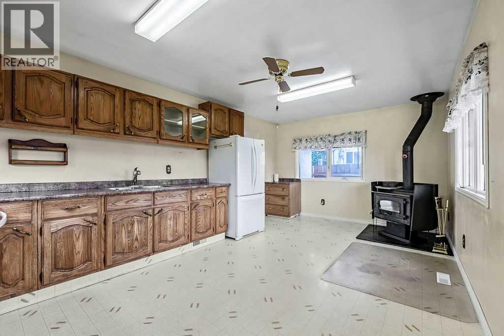 210 Edgar Avenue NW, Diamond Valley, Alberta  T0L 2A0 - Photo 7 - A2354584