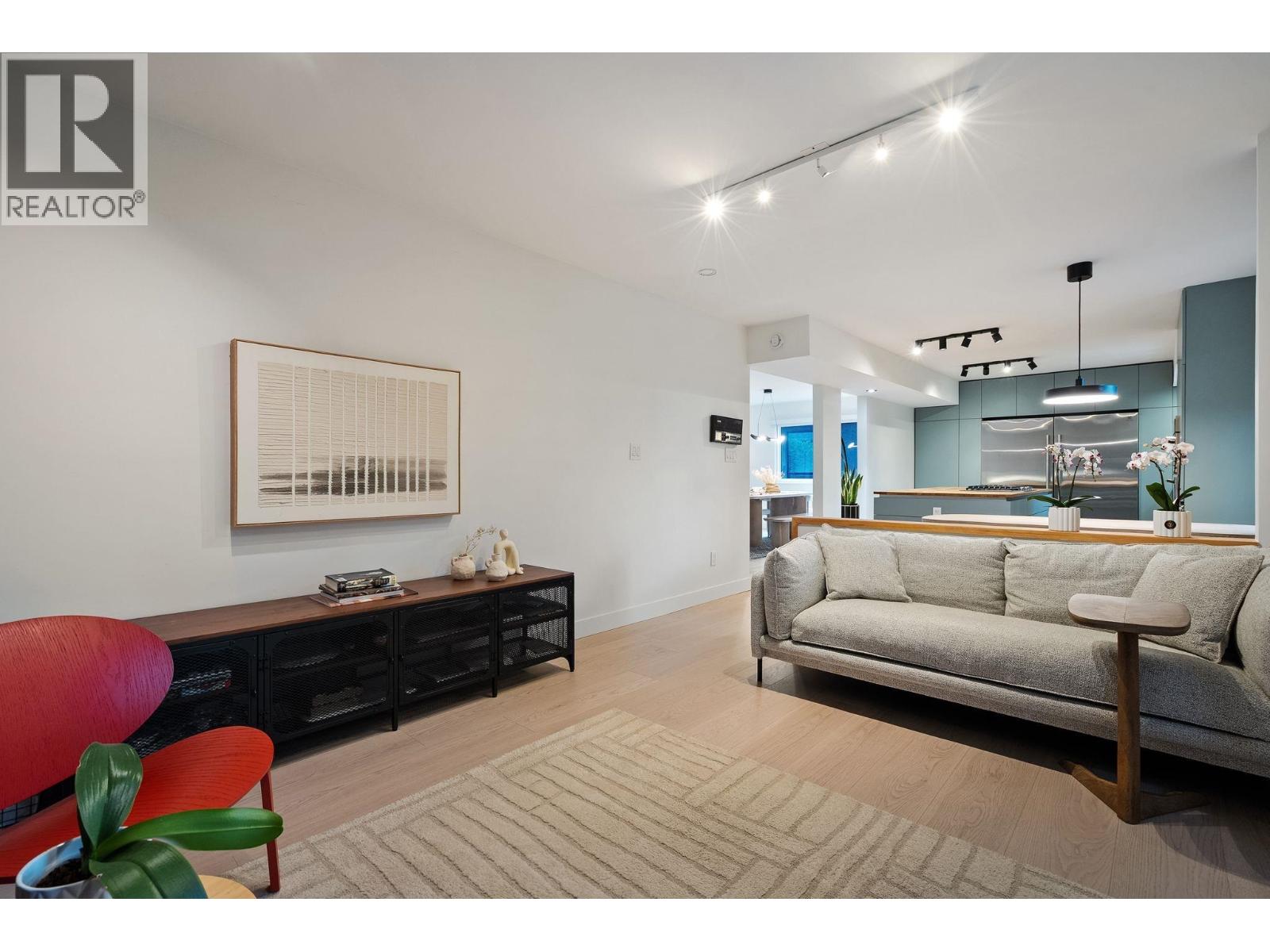 2221 BOWSER AVENUE