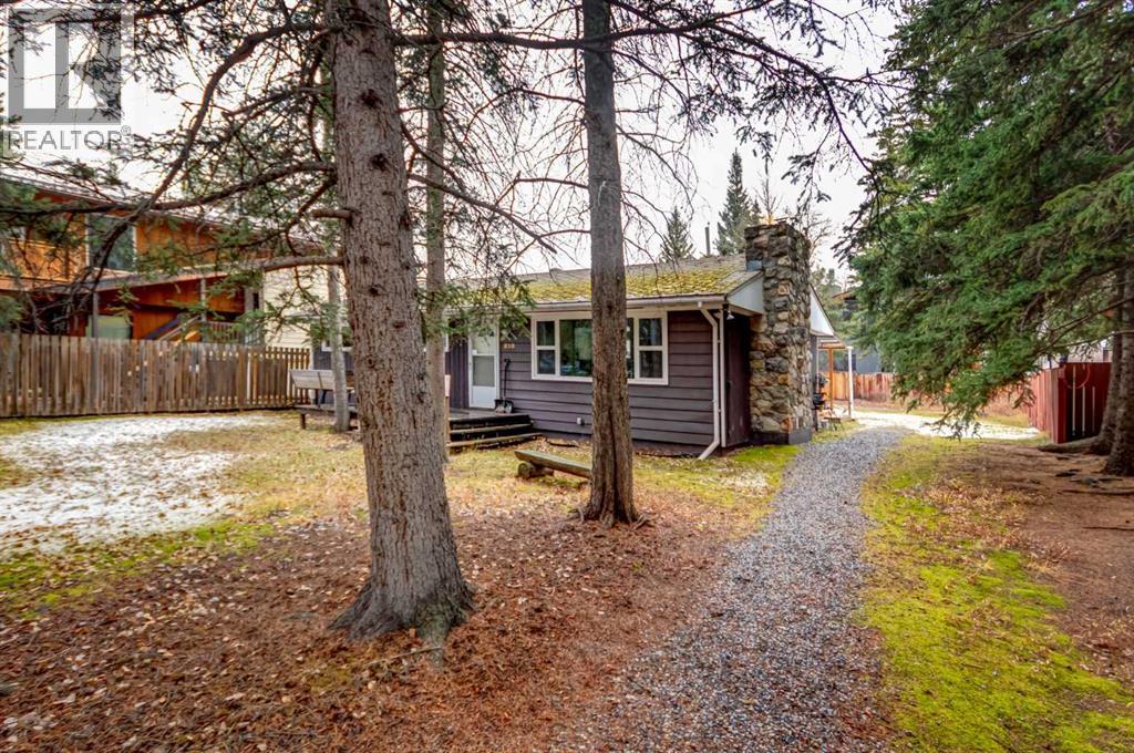 810 13 Street, Canmore, Alberta  T1W 1W6 - Photo 1 - A2355361