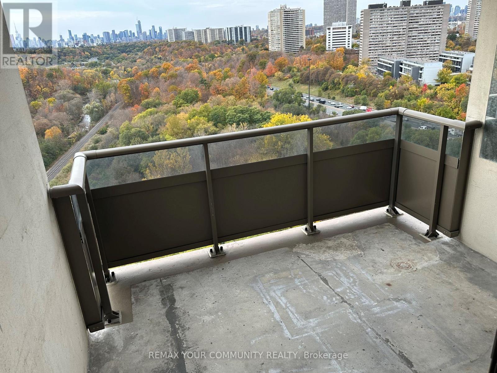 1603 - 15 Vicora Linkway, Toronto (Flemingdon Park), Ontario  M3C 1A9 - Photo 8 - C14126530