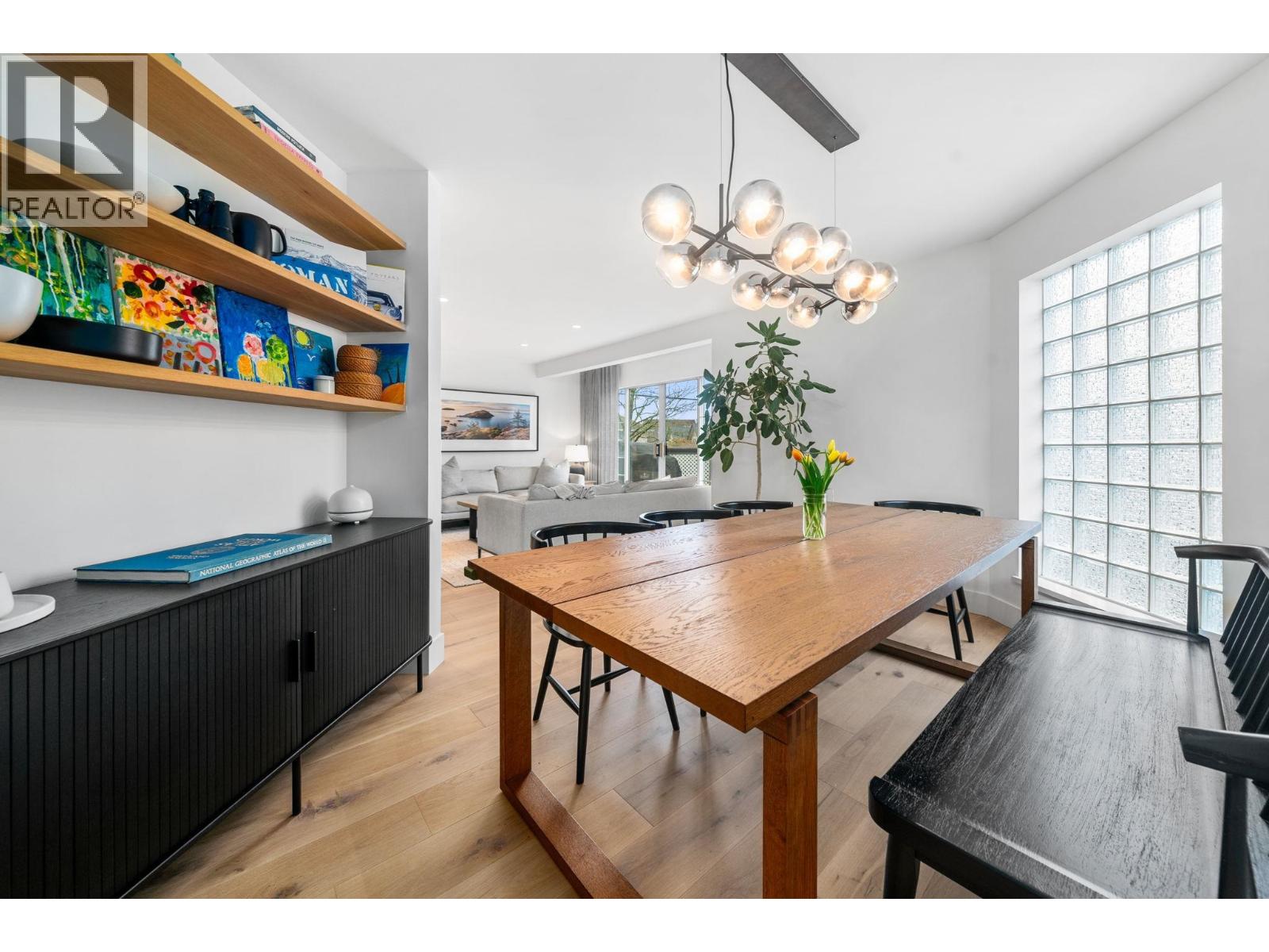 1 224 W 16TH STREET