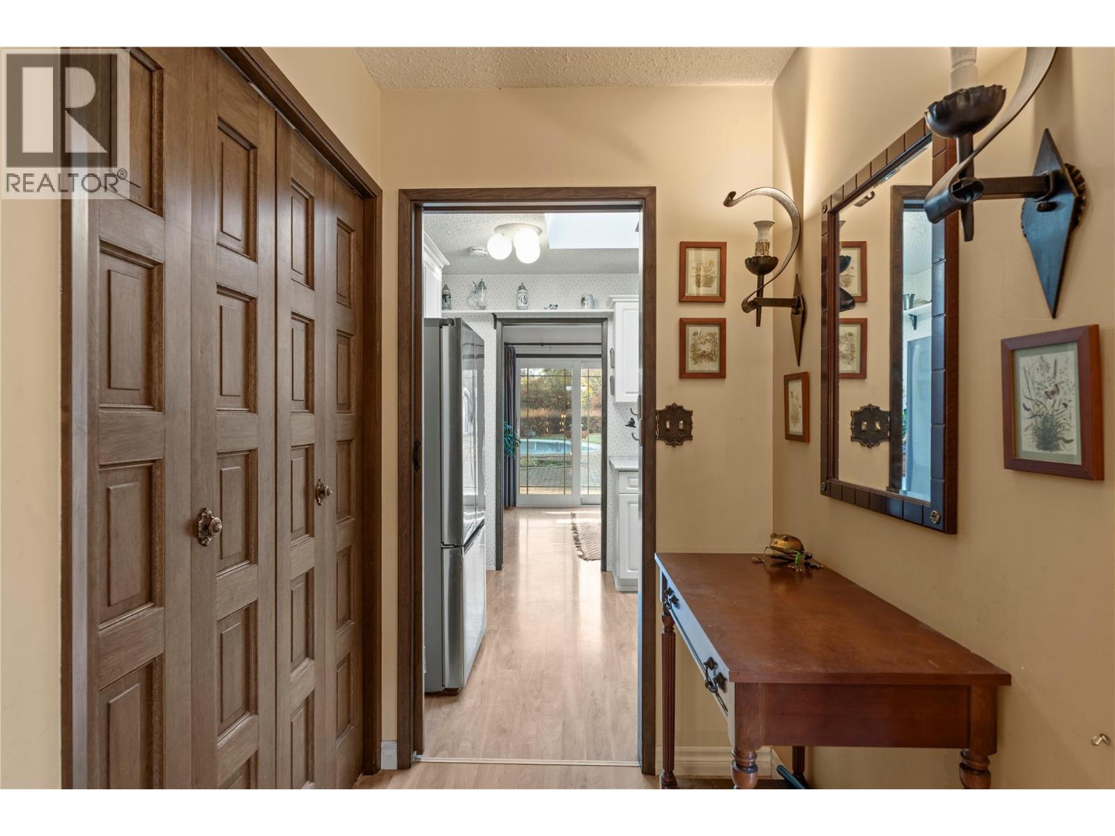 6709 Cosens Bay Road