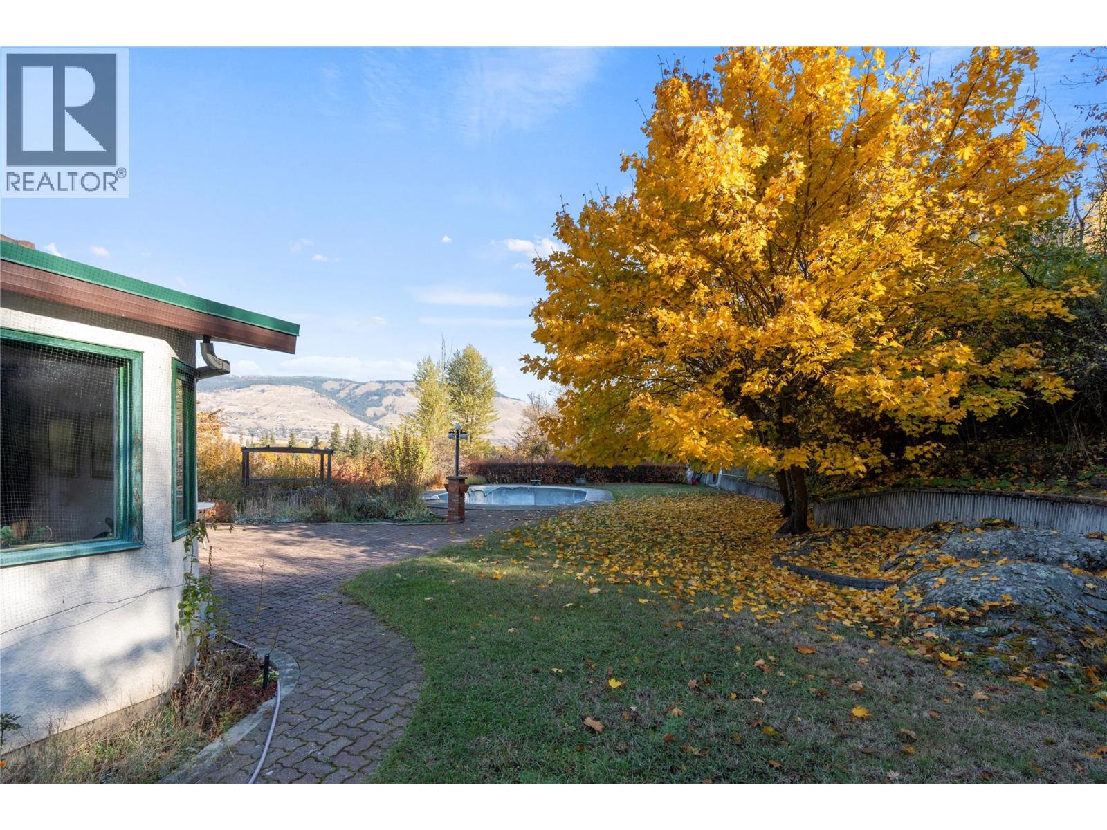 6709 Cosens Bay Road