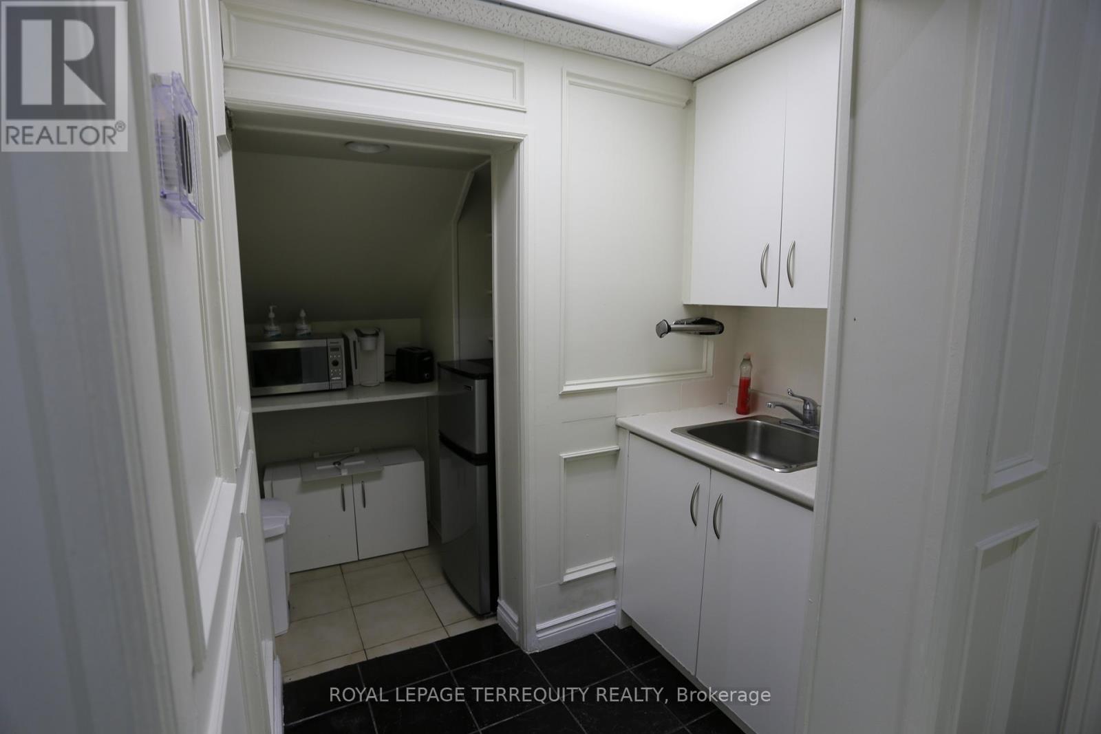 Ground Floor A - 1888 Wilson Avenue, Toronto (Downsview-Roding-Cfb), Ontario  M9M 1A7 - Photo 17 - W14126558