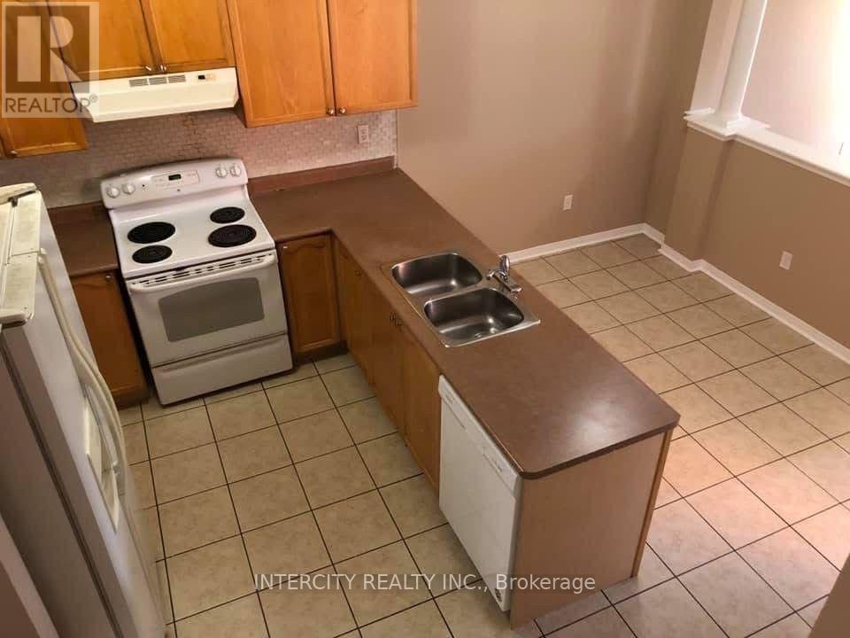 4 Pennyroyal Crescent, Brampton, Ontario  L6S 6J8 - Photo 4 - W14126620