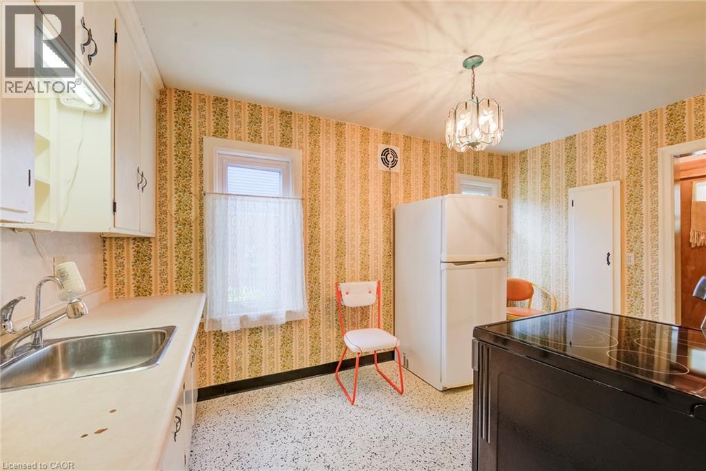 11 Crestwood Avenue, Kitchener, Ontario  N2H 4K6 - Photo 11 - 40869977