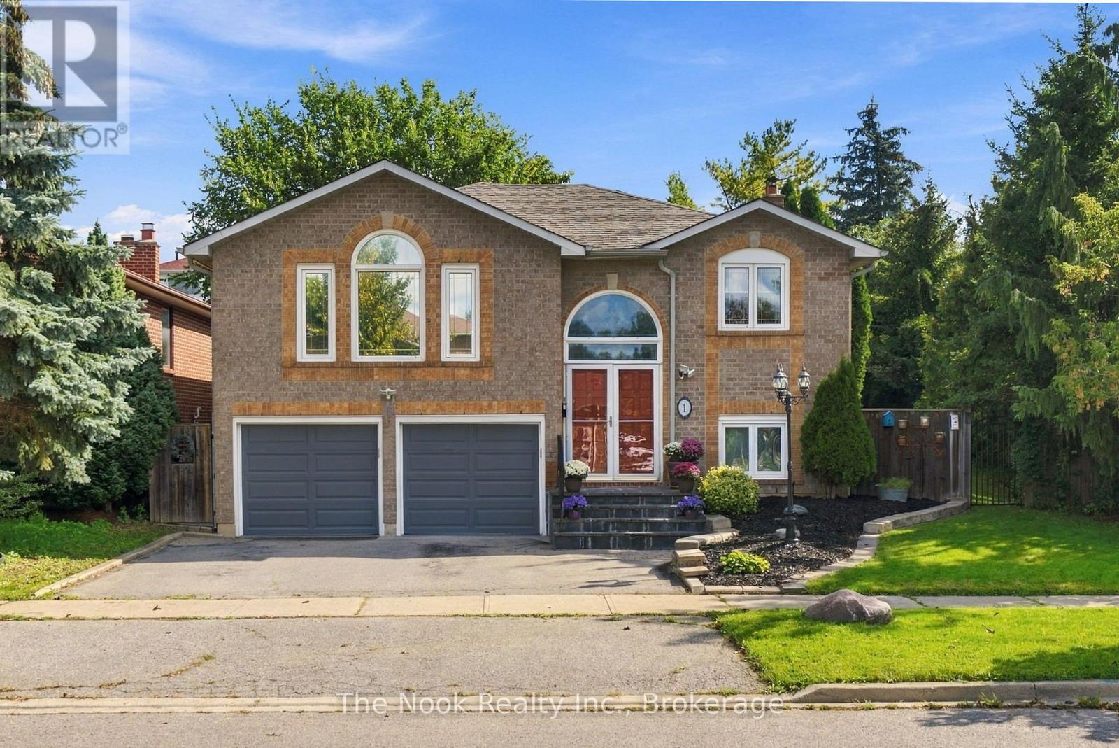 1 Inglewood Place, Whitby, Ontario  L1N 8Z7 - Photo 2 - E14123428