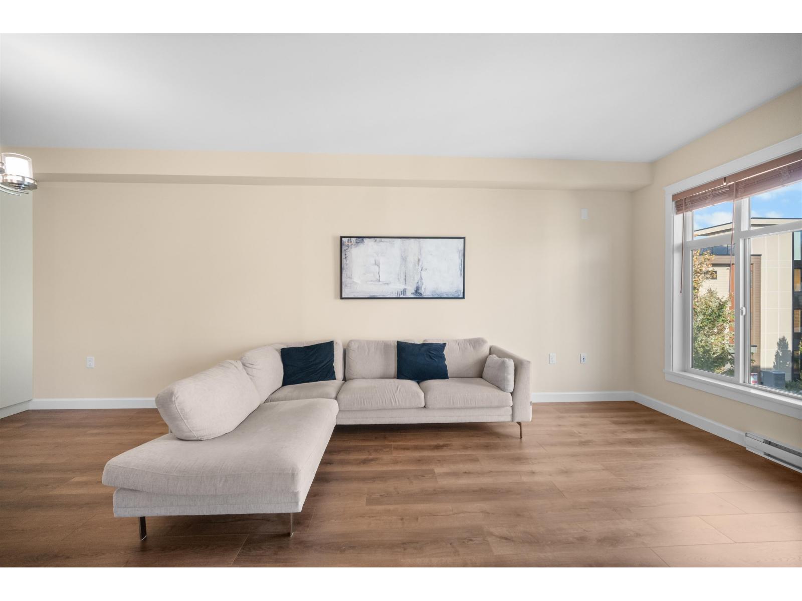 310 20367 85 AVENUE