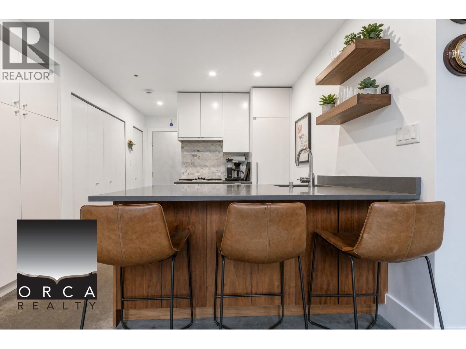 3 3726 COMMERCIAL STREET
