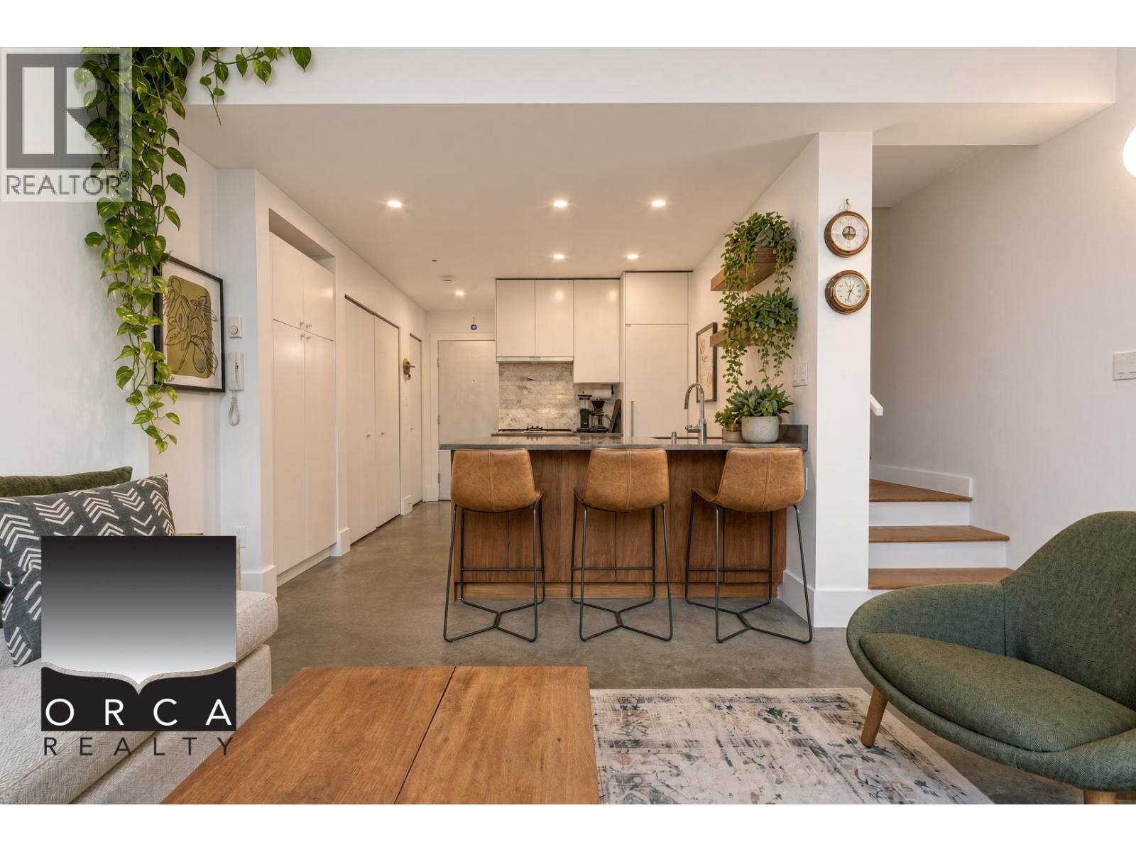 3 3726 COMMERCIAL STREET