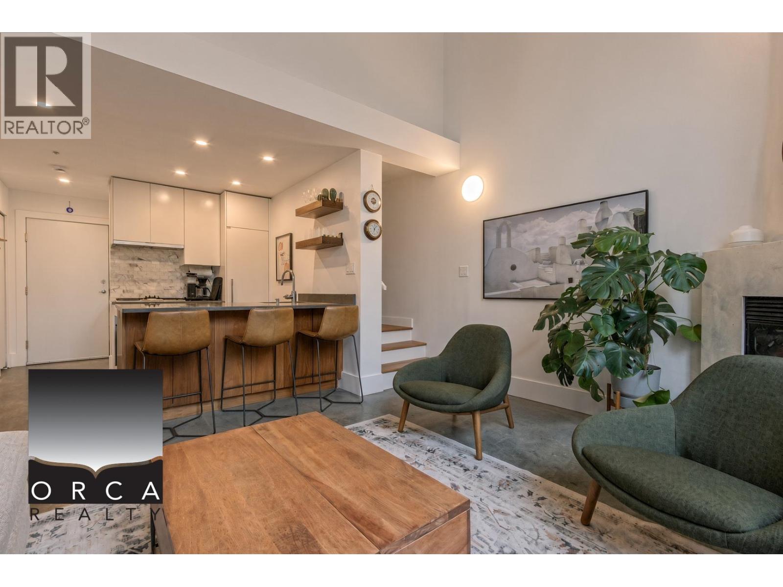 3 3726 COMMERCIAL STREET