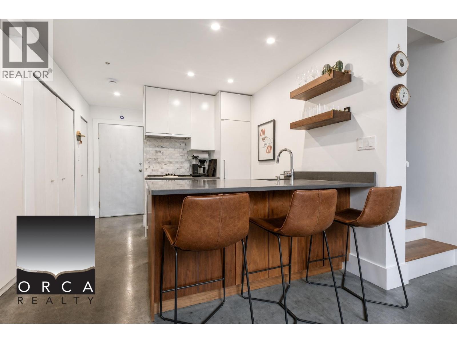 3 3726 COMMERCIAL STREET