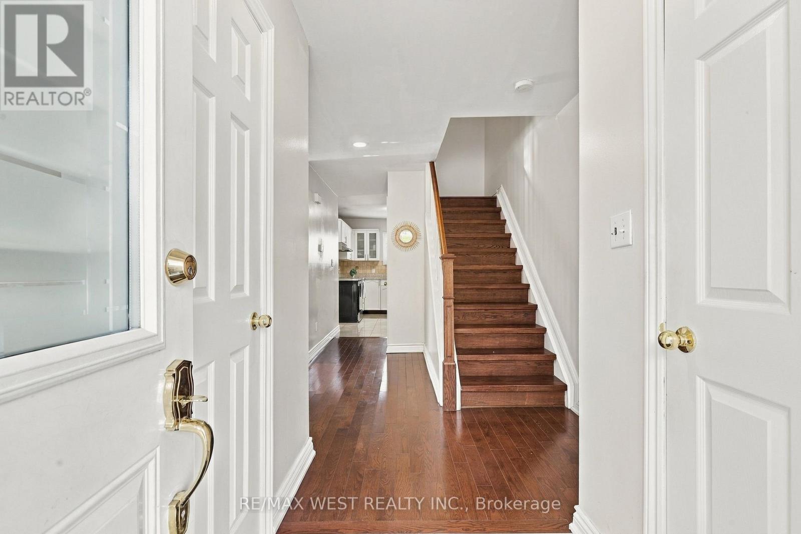 12 Waverly Street S, Oshawa (Vanier), Ontario  L1J 5T7 - Photo 4 - E14126712
