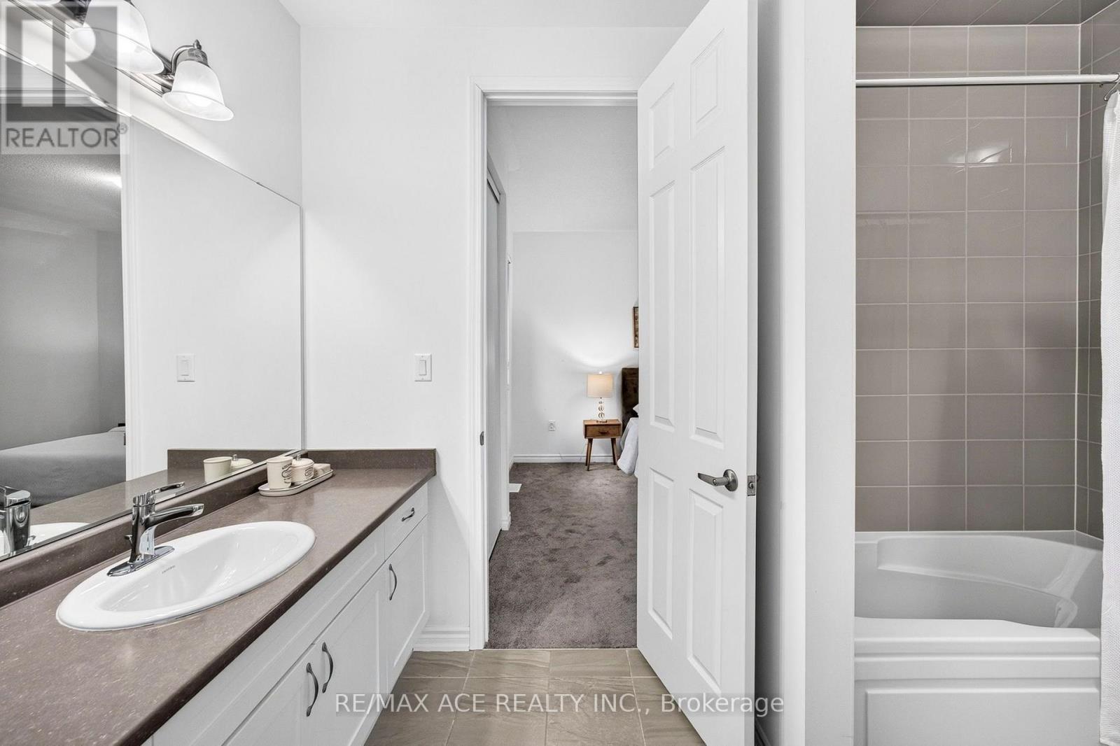 1408 Mockingbird Square, Pickering, Ontario  L1X 0N8 - Photo 38 - E14126720