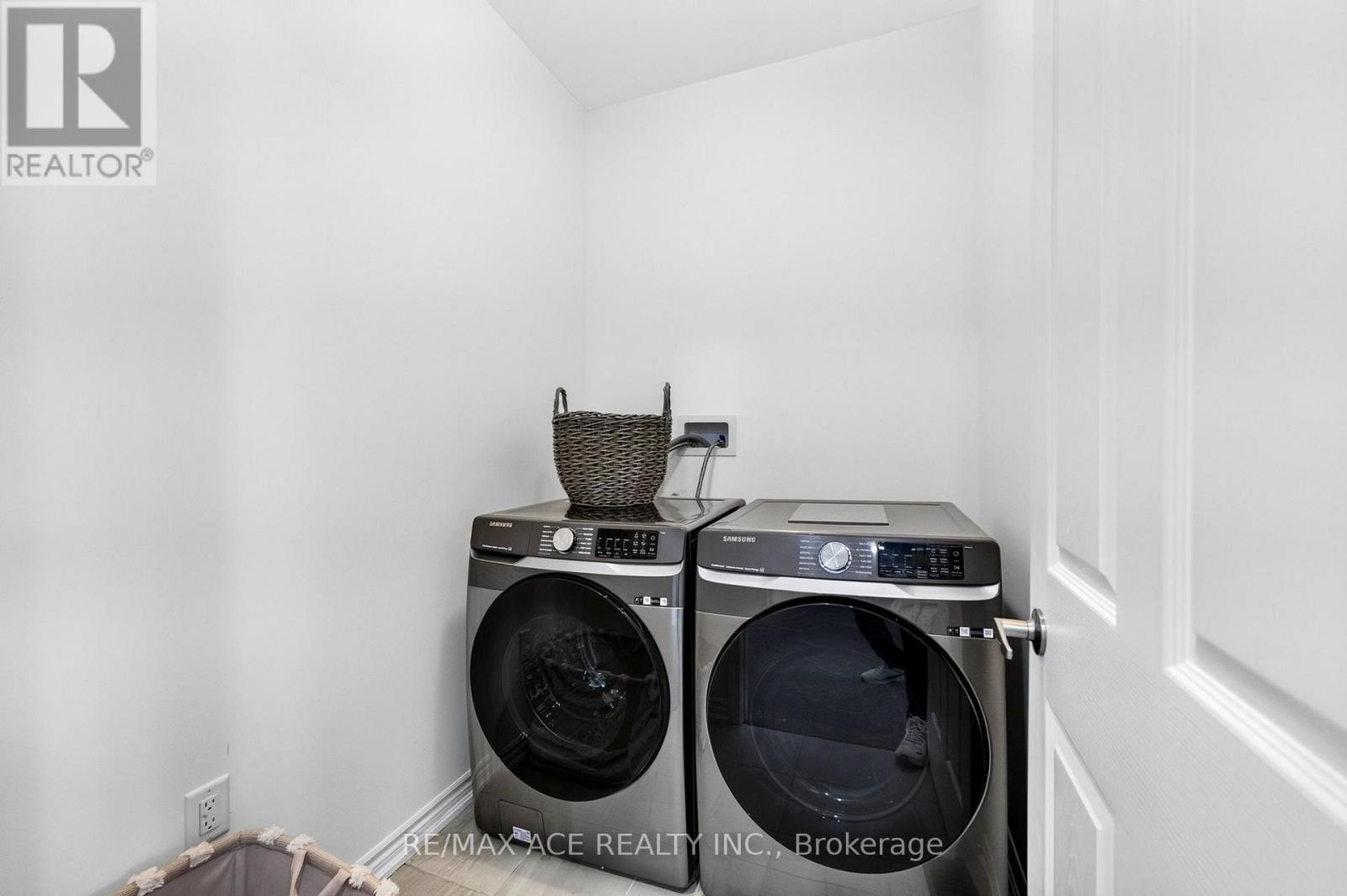 1408 Mockingbird Square, Pickering, Ontario  L1X 0N8 - Photo 42 - E14126720