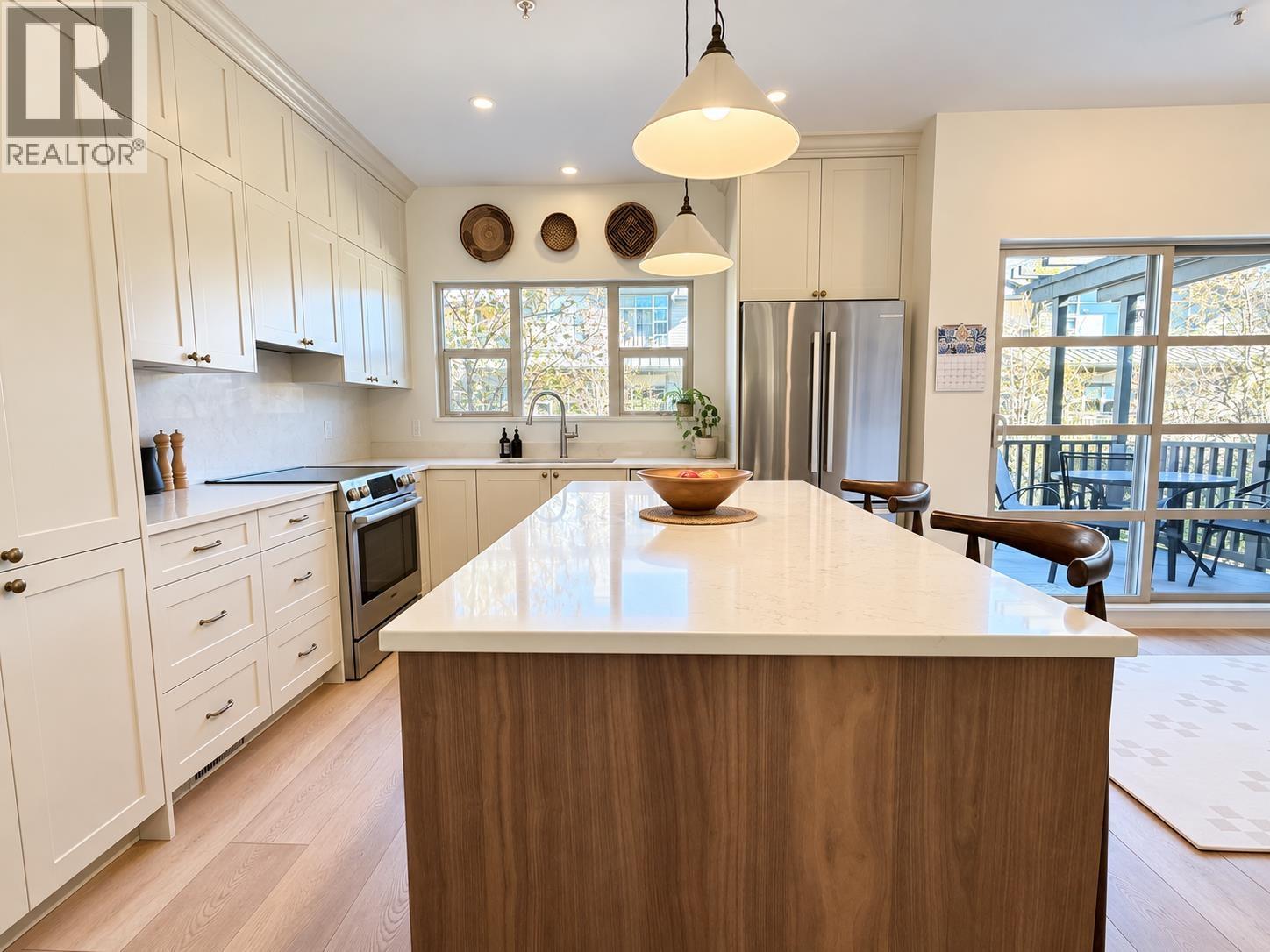 1164 VILLAGE GREEN WAY