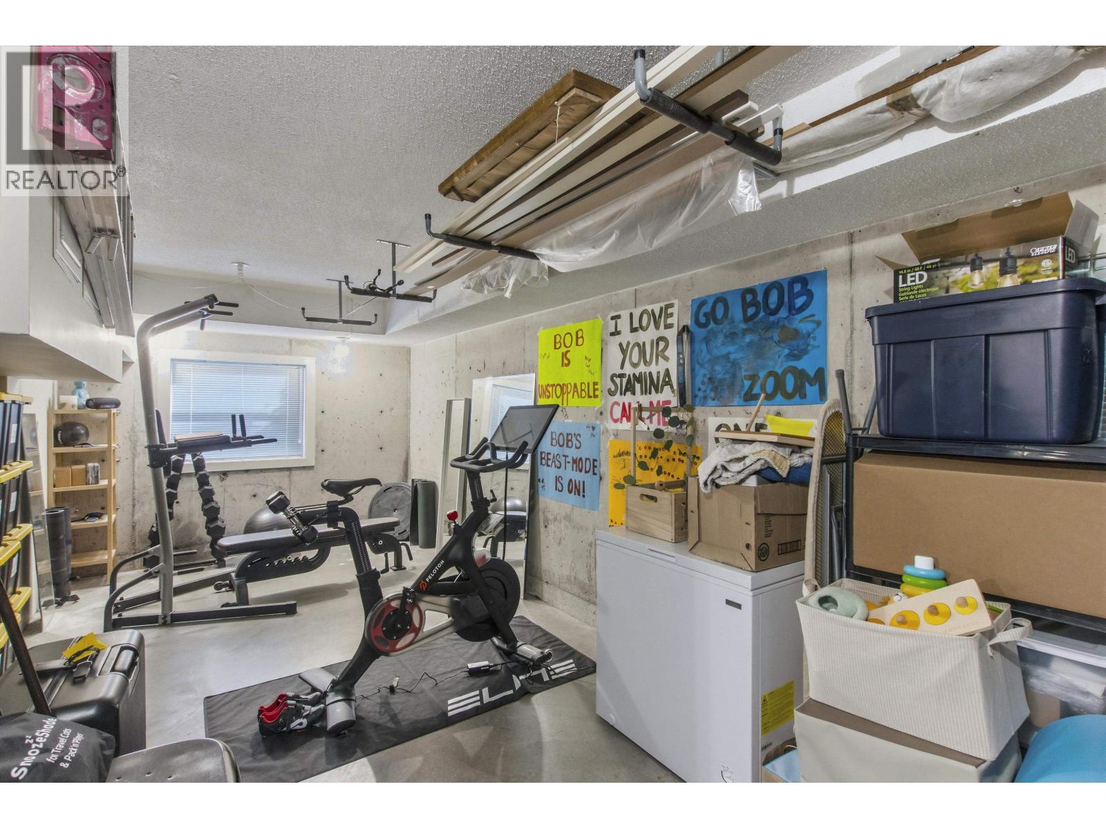 1164 VILLAGE GREEN WAY
