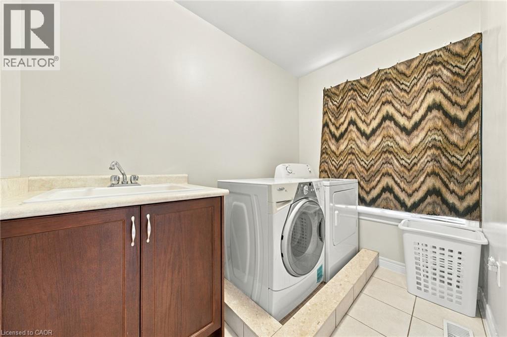 27 Hazelton Avenue, Hamilton, Ontario  L9B 0E7 - Photo 12 - 40874638
