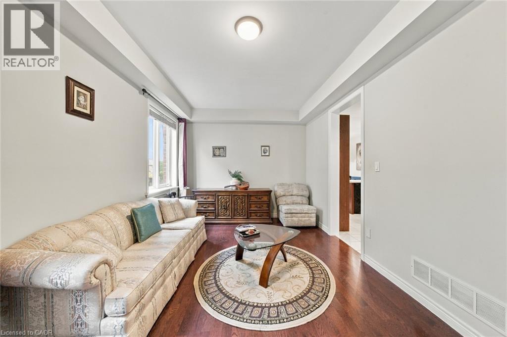 27 Hazelton Avenue, Hamilton, Ontario  L9B 0E7 - Photo 7 - 40874638