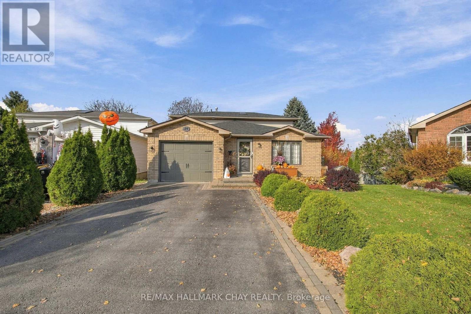24 RUNDLE CRESCENT, Barrie, Ontario