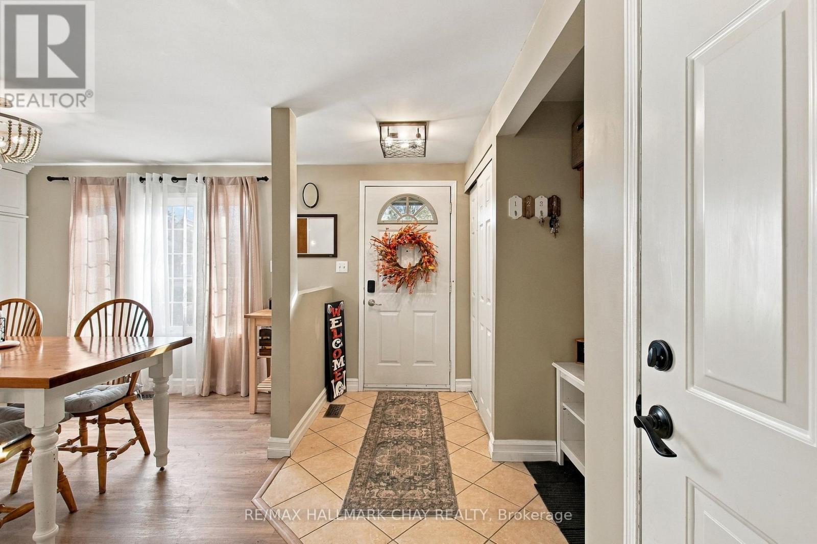 24 Rundle Crescent, Barrie, Ontario  L4N 8E7 - Photo 3 - S14122760