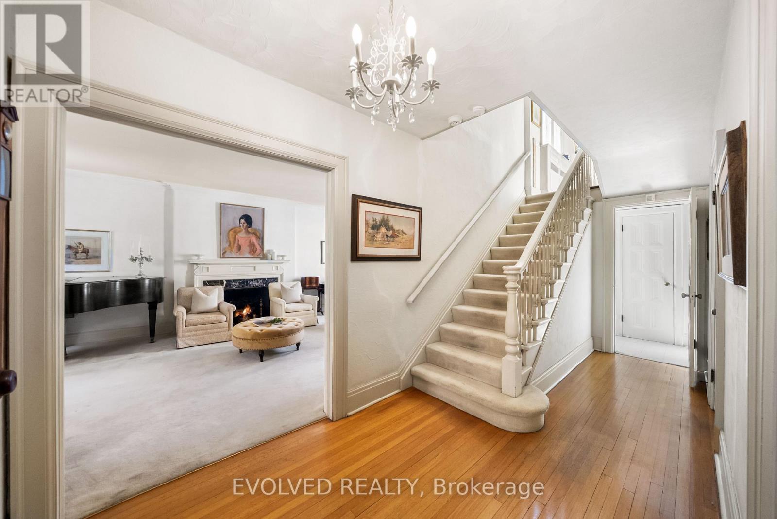4 Dunloe Road, Toronto, Ontario  M4V 2W5 - Photo 8 - C14115768
