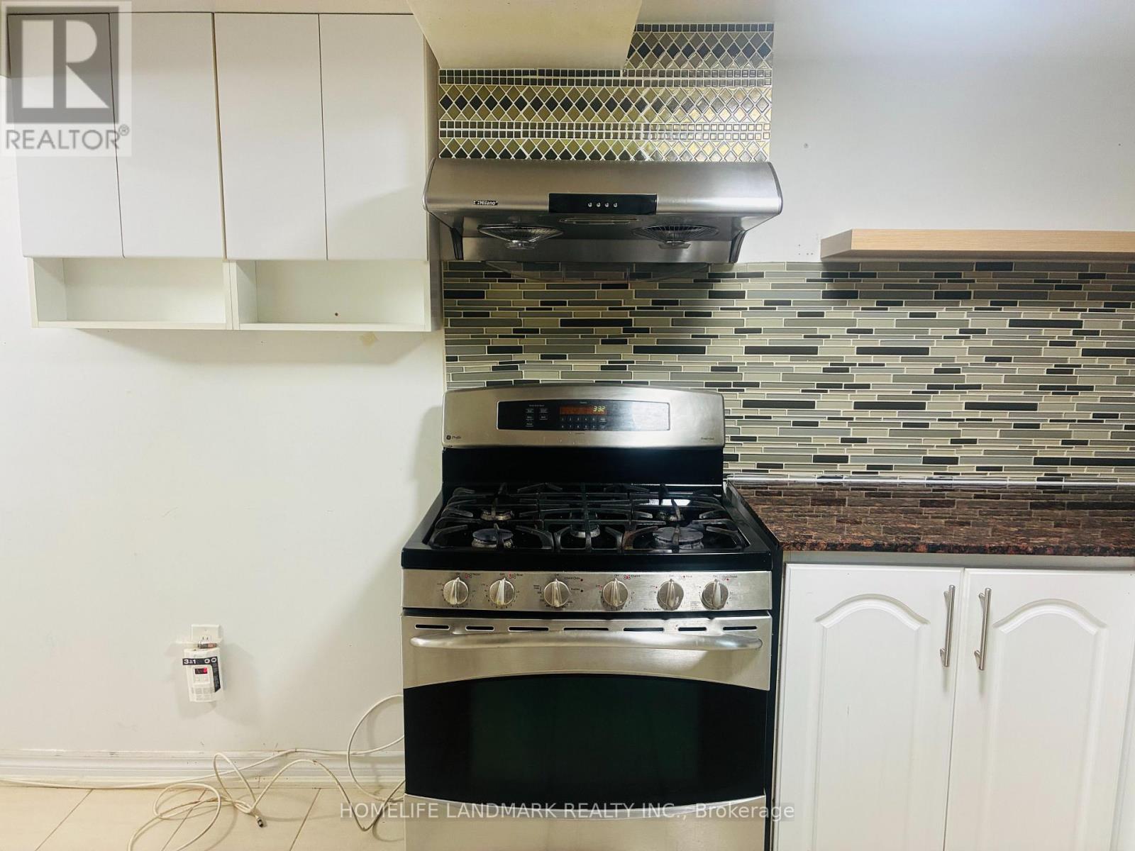 Bsmt Apt - 3 Tinder Crescent, Toronto (Victoria Village), Ontario  M4A 1L2 - Photo 2 - C14126794