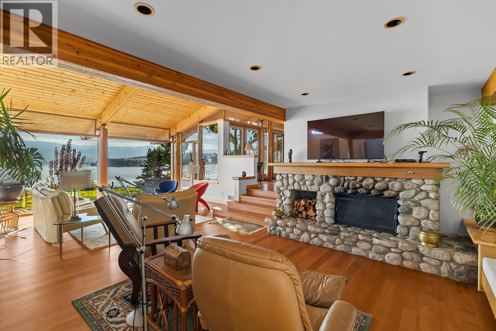1101 &amp; 1105 Westside Road S