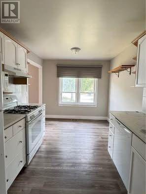 21 Ashdale Court, Barrie, Ontario L4M 5B5 - Photo 2 - S14126784