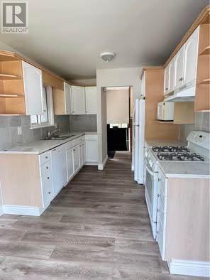 21 Ashdale Court, Barrie, Ontario L4M 5B5 - Photo 3 - S14126784