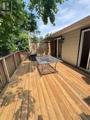 21 Ashdale Court, Barrie, Ontario L4M 5B5 - Photo 4 - S14126784