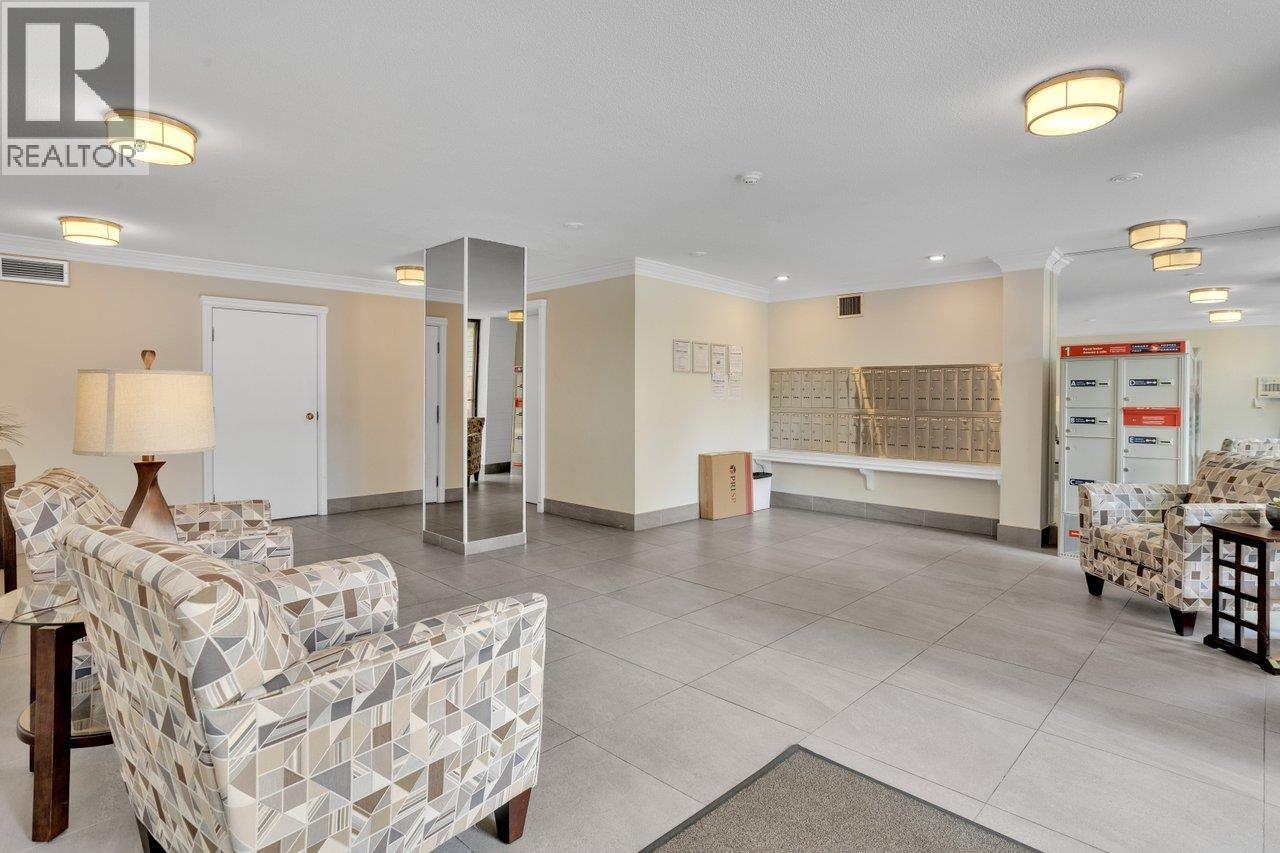 206 2140 Briar Avenue, Vancouver, British Columbia  V6L 3E3 - Photo 3 - R3179234