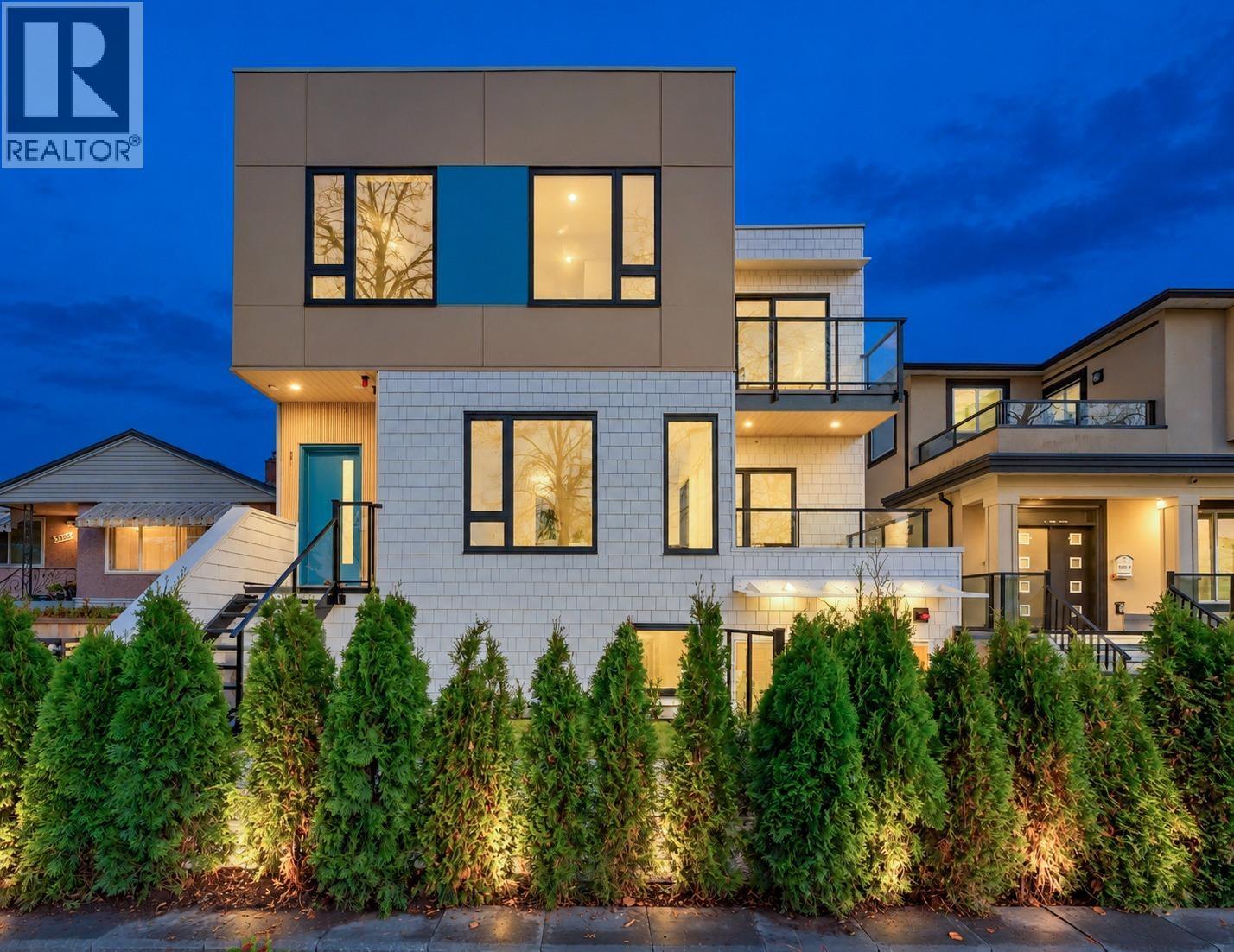 $918,0002 3391 Price Street, Vancouver, British Columbia