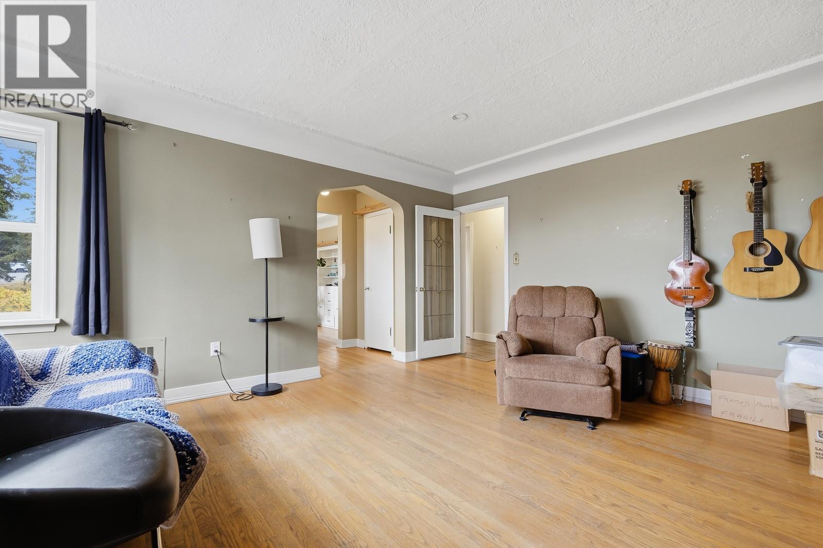 2260 Leroi Avenue, Rossland, British Columbia  V0G 1Y0 - Photo 3 - 10383401