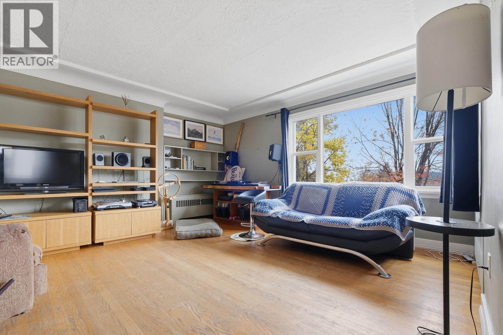 2260 Leroi Avenue, Rossland, British Columbia  V0G 1Y0 - Photo 2 - 10383401