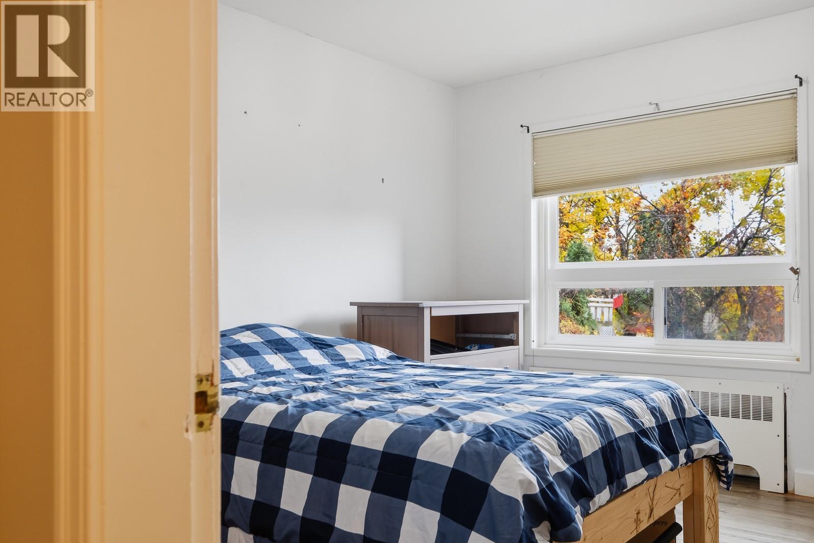2260 Leroi Avenue, Rossland, British Columbia  V0G 1Y0 - Photo 17 - 10383401