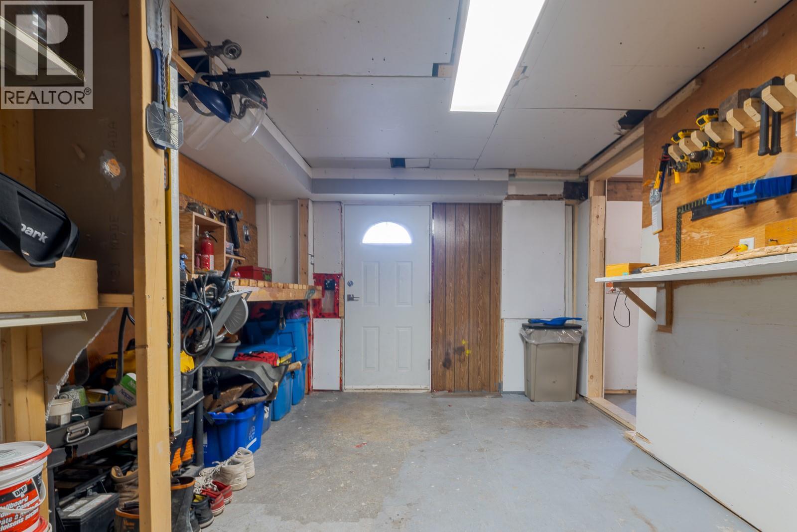 2260 Leroi Avenue, Rossland, British Columbia  V0G 1Y0 - Photo 29 - 10383401