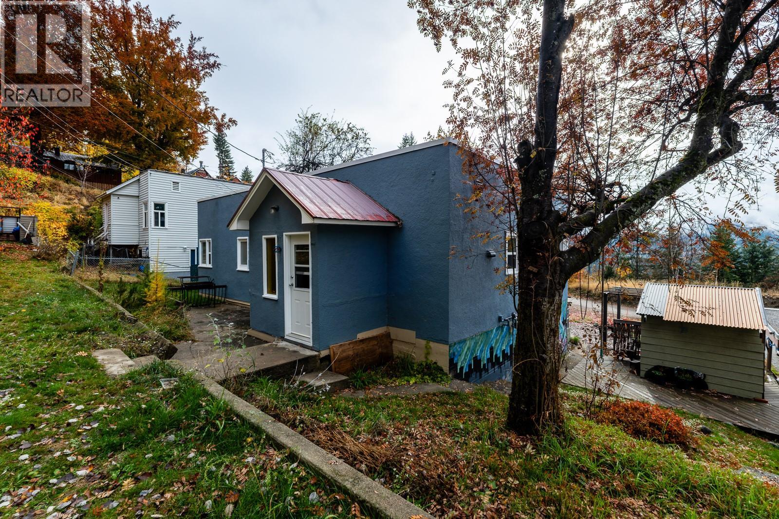 2260 Leroi Avenue, Rossland, British Columbia  V0G 1Y0 - Photo 52 - 10383401