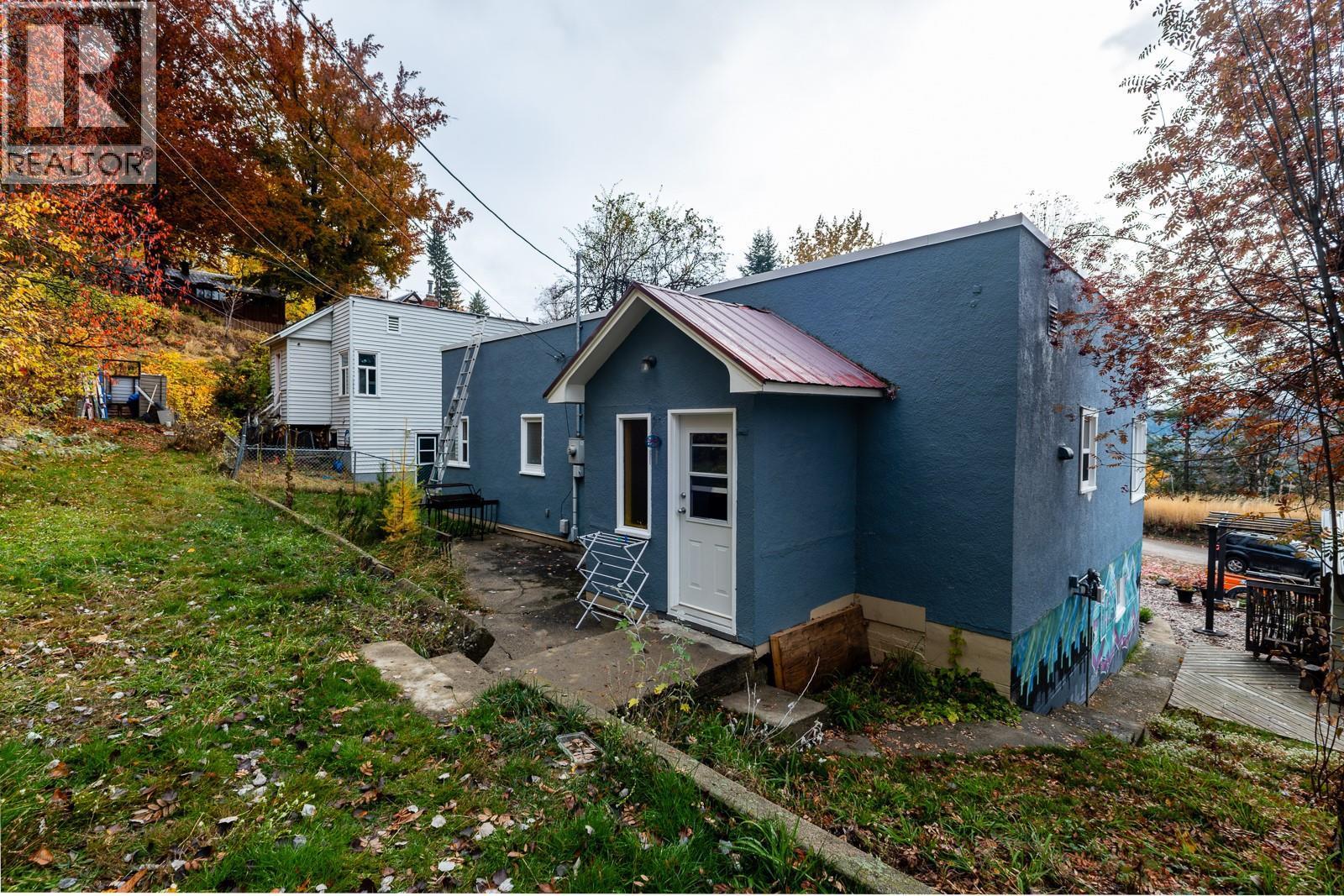 2260 Leroi Avenue, Rossland, British Columbia  V0G 1Y0 - Photo 61 - 10383401