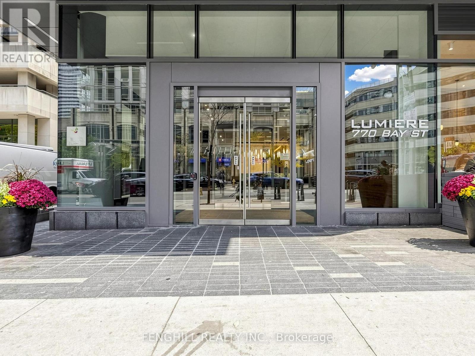 2001 - 770 Bay Street, Toronto, Ontario  M5G 0N6 - Photo 2 - C14126984