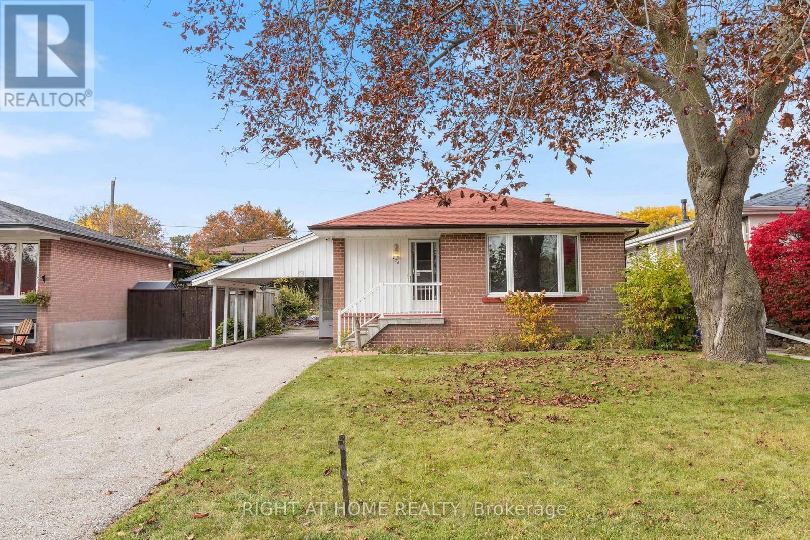 874 Grenoble Boulevard, Pickering, Ontario  L1W 1T8 - Photo 2 - E14126934