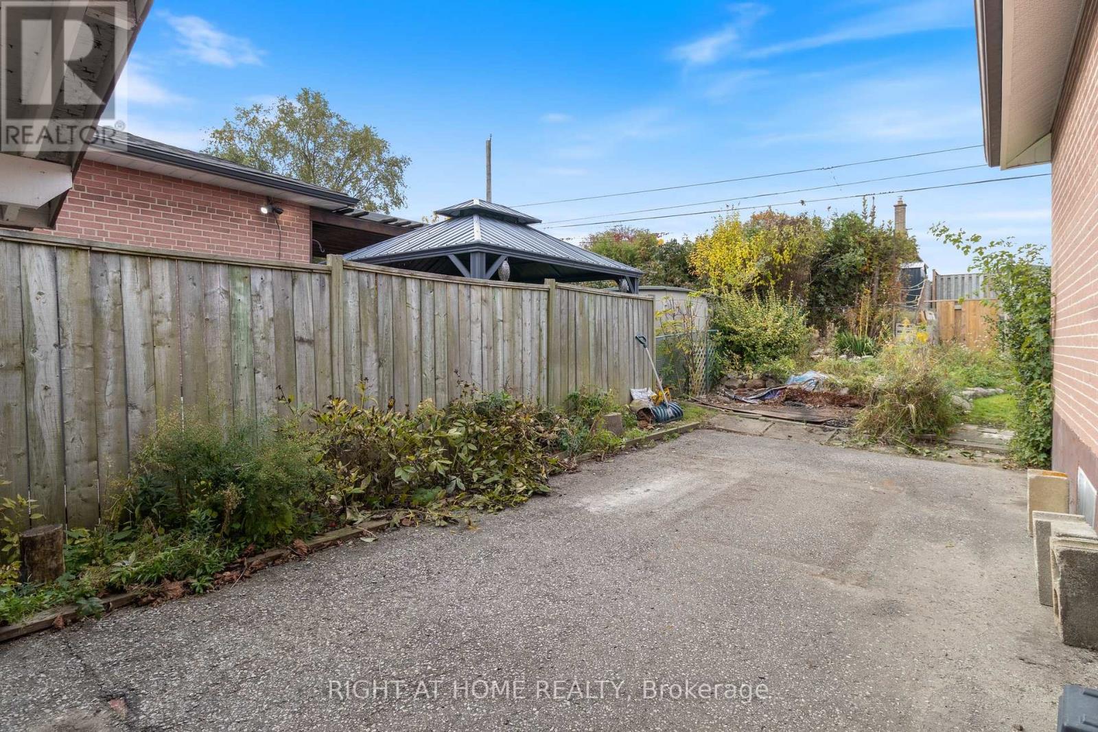 874 Grenoble Boulevard, Pickering, Ontario  L1W 1T8 - Photo 37 - E14126934