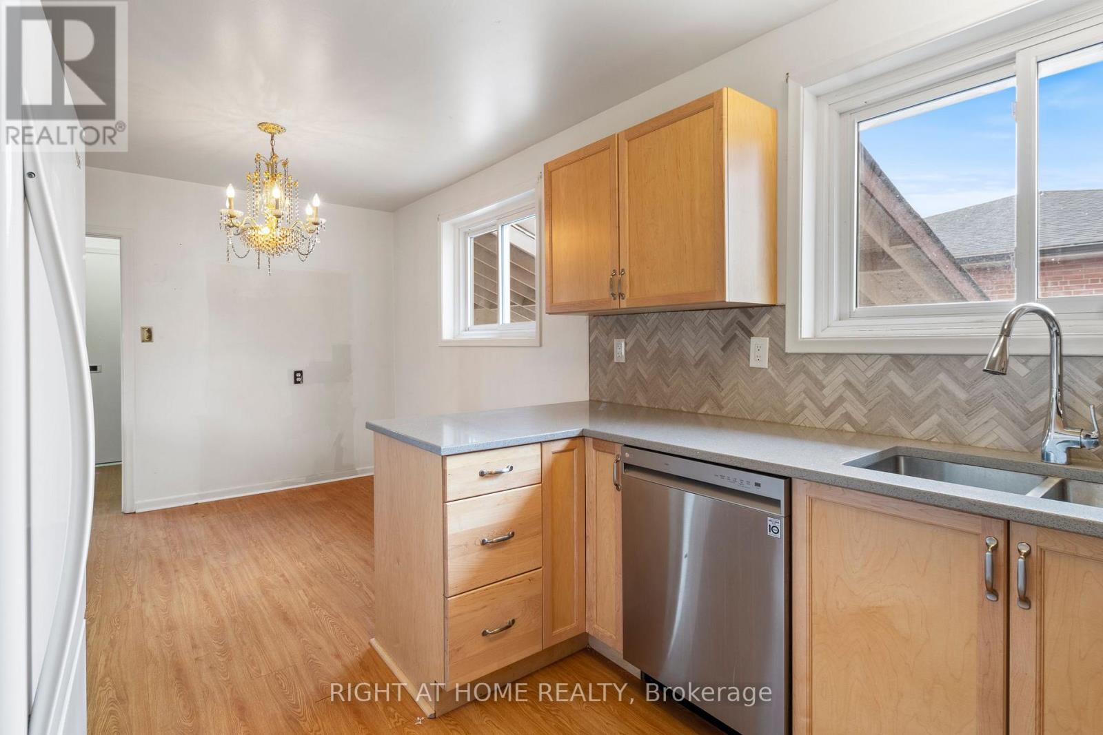 874 Grenoble Boulevard, Pickering, Ontario  L1W 1T8 - Photo 8 - E14126934