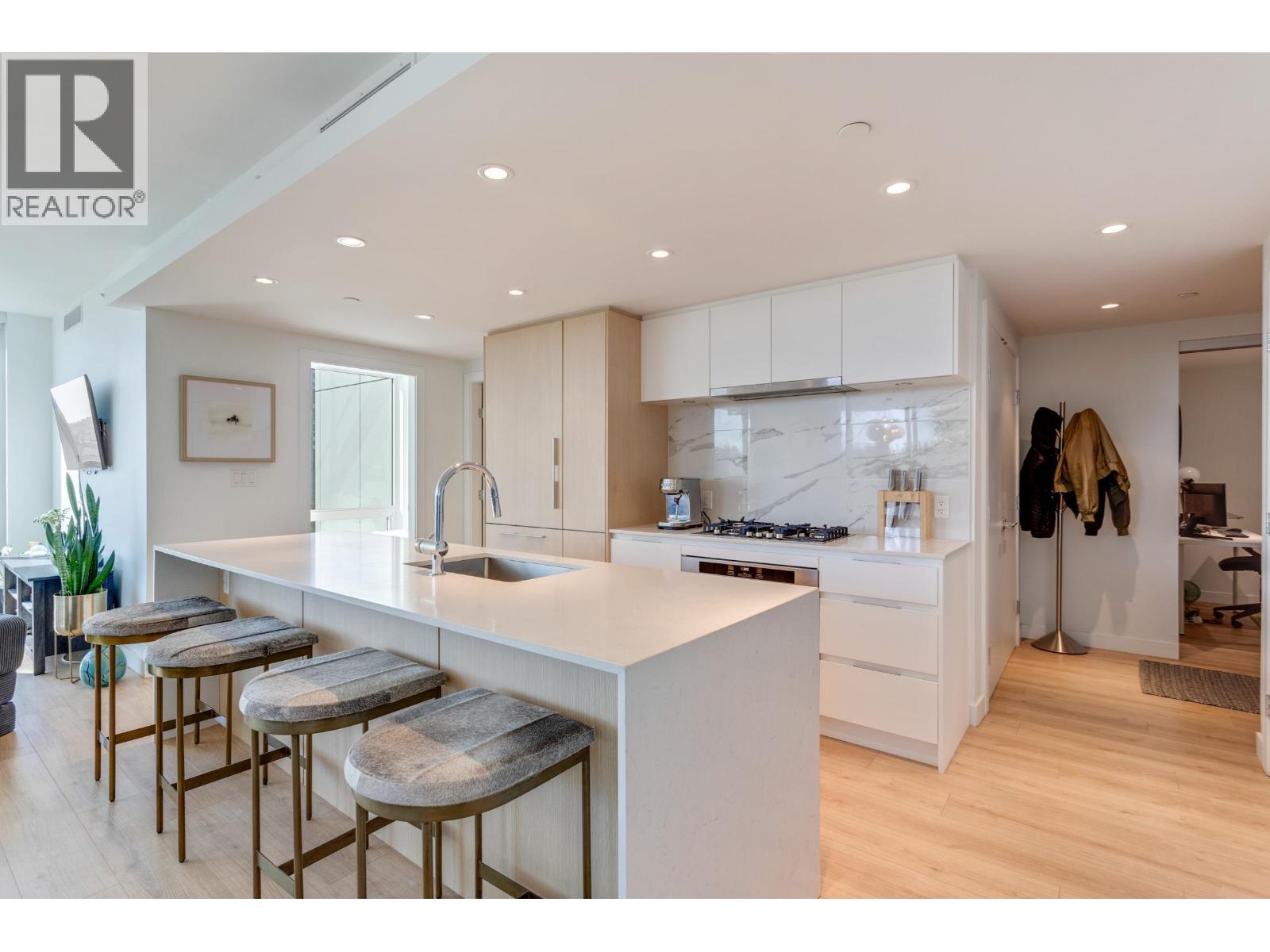 706 1500 Fern Street, North Vancouver, British Columbia  V7J 0E6 - Photo 8 - R3178848