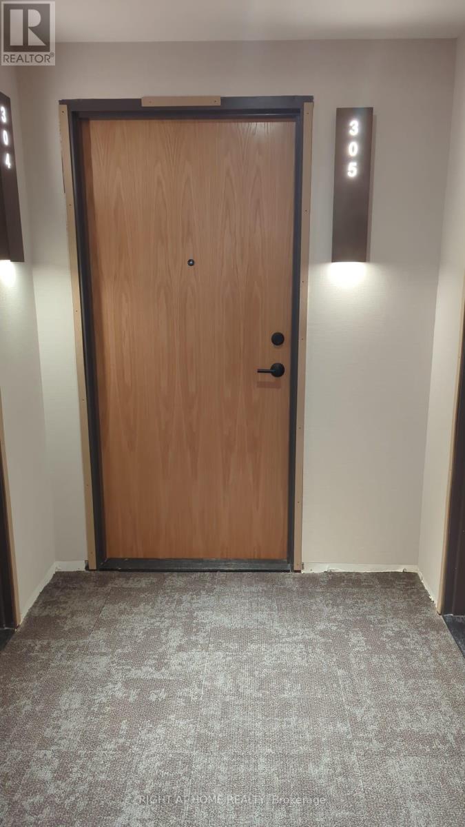 C305 - 8 Beverley Glen Blvd Boulevard, Vaughan (Beverley Glen), Ontario  L4J 8N8 - Photo 2 - N14127042