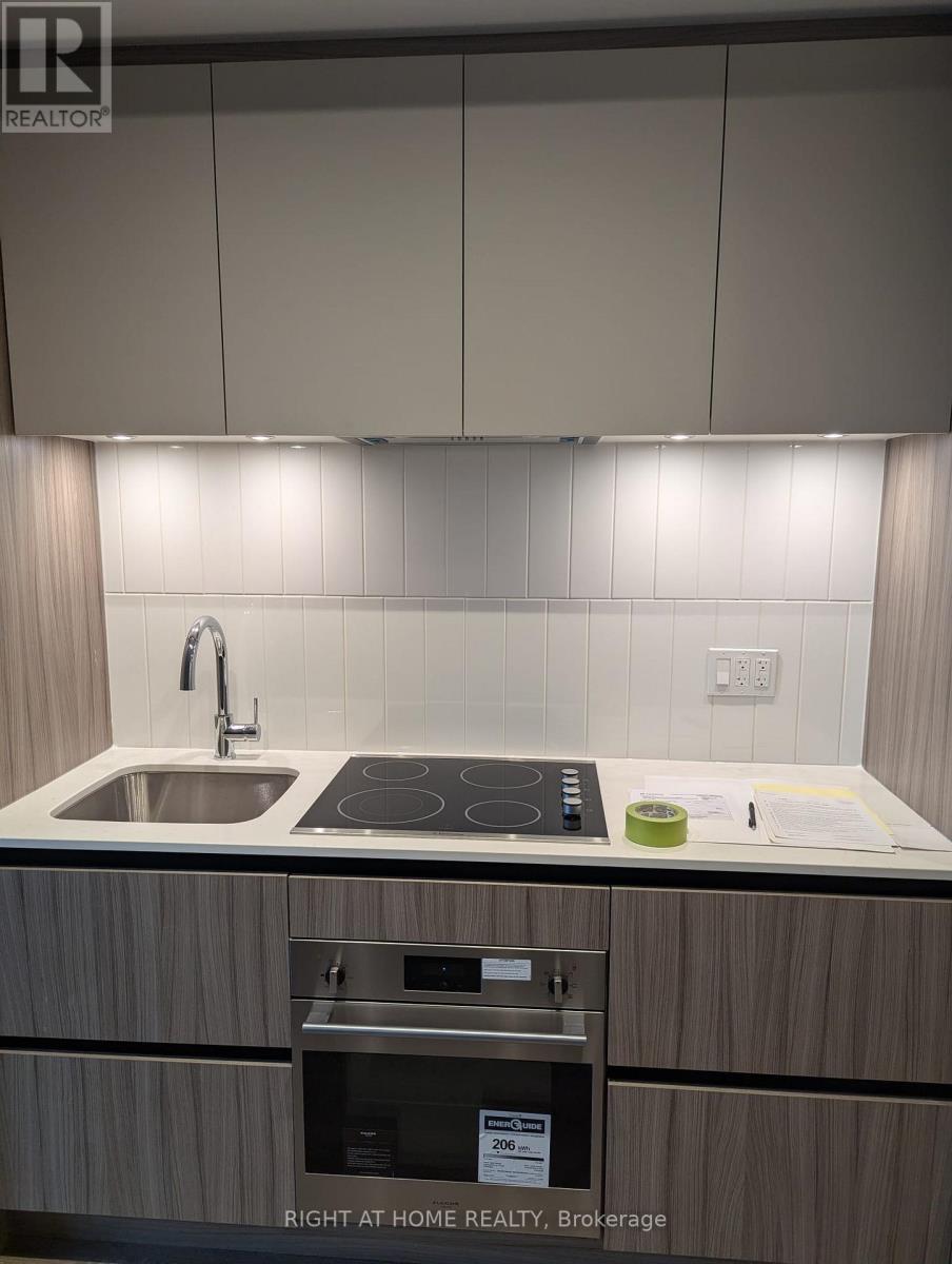 C305 - 8 Beverley Glen Blvd Boulevard, Vaughan (Beverley Glen), Ontario  L4J 8N8 - Photo 6 - N14127042