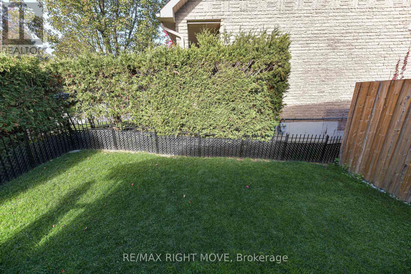 12 - 125 Huronia Road N, Barrie (Painswick North), Ontario  L4N 4G1 - Photo 43 - S14127072