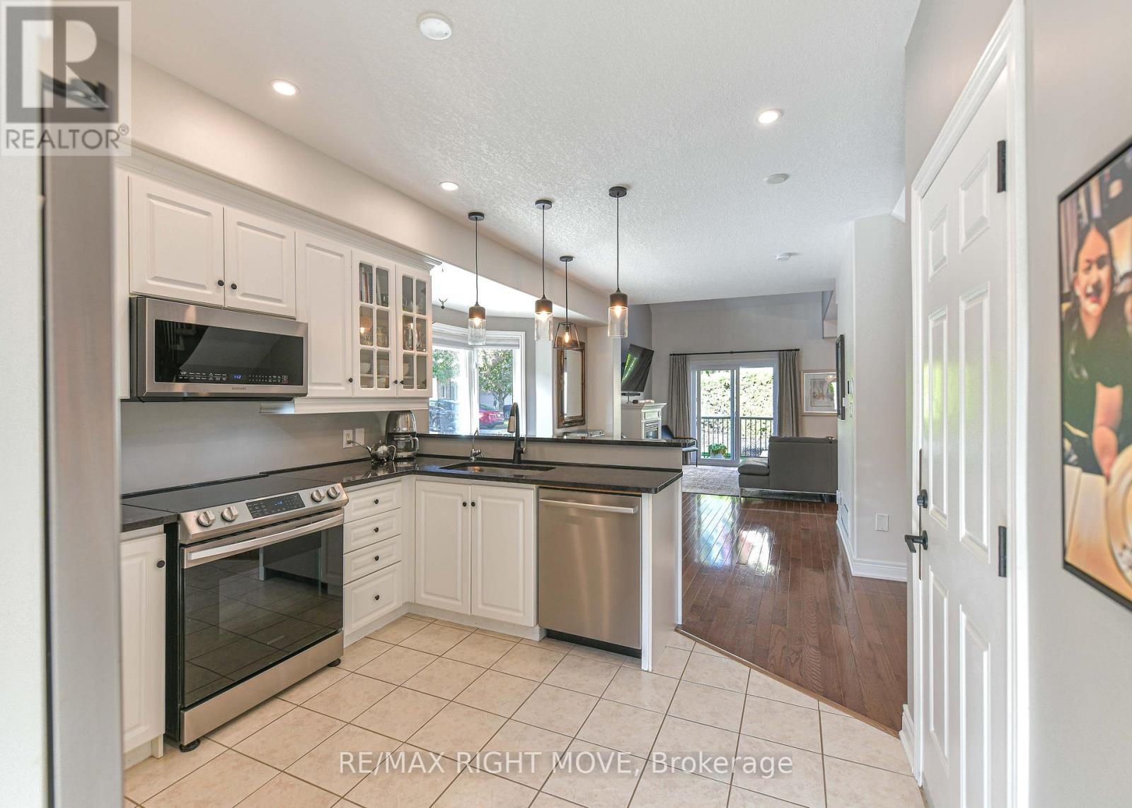 12 - 125 Huronia Road N, Barrie (Painswick North), Ontario  L4N 4G1 - Photo 8 - S14127072