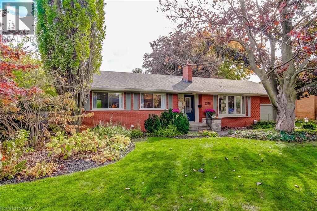 2228 Clarendon Park Drive, Burlington, Ontario  L7R 1X1 - Photo 2 - 40874807